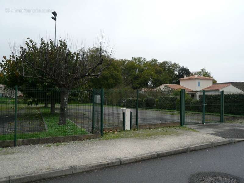 Terrain à CHATEAUBERNARD