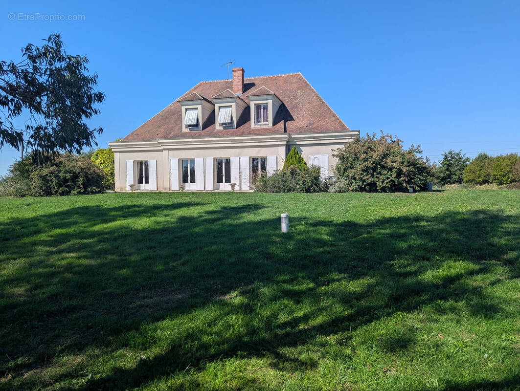 Maison à MONTGIVRAY