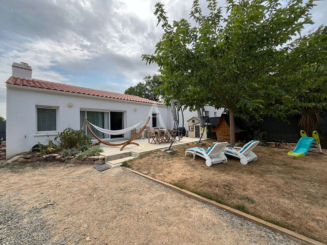 Maison  3 chambres - 2018 - LANDERONDE - photo 11