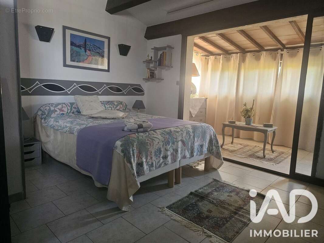 Maison 238 m² à Ollieres  - photo 8