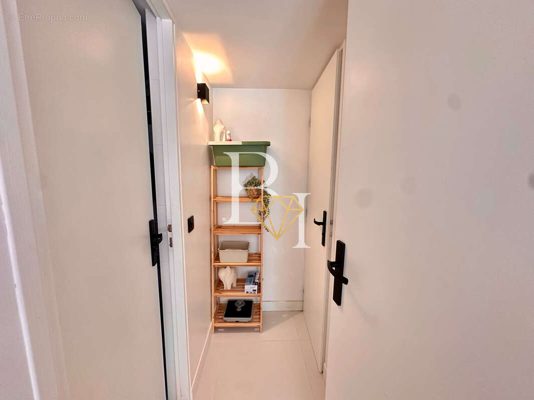 Appartement à SAINT-LAURENT-DU-VAR