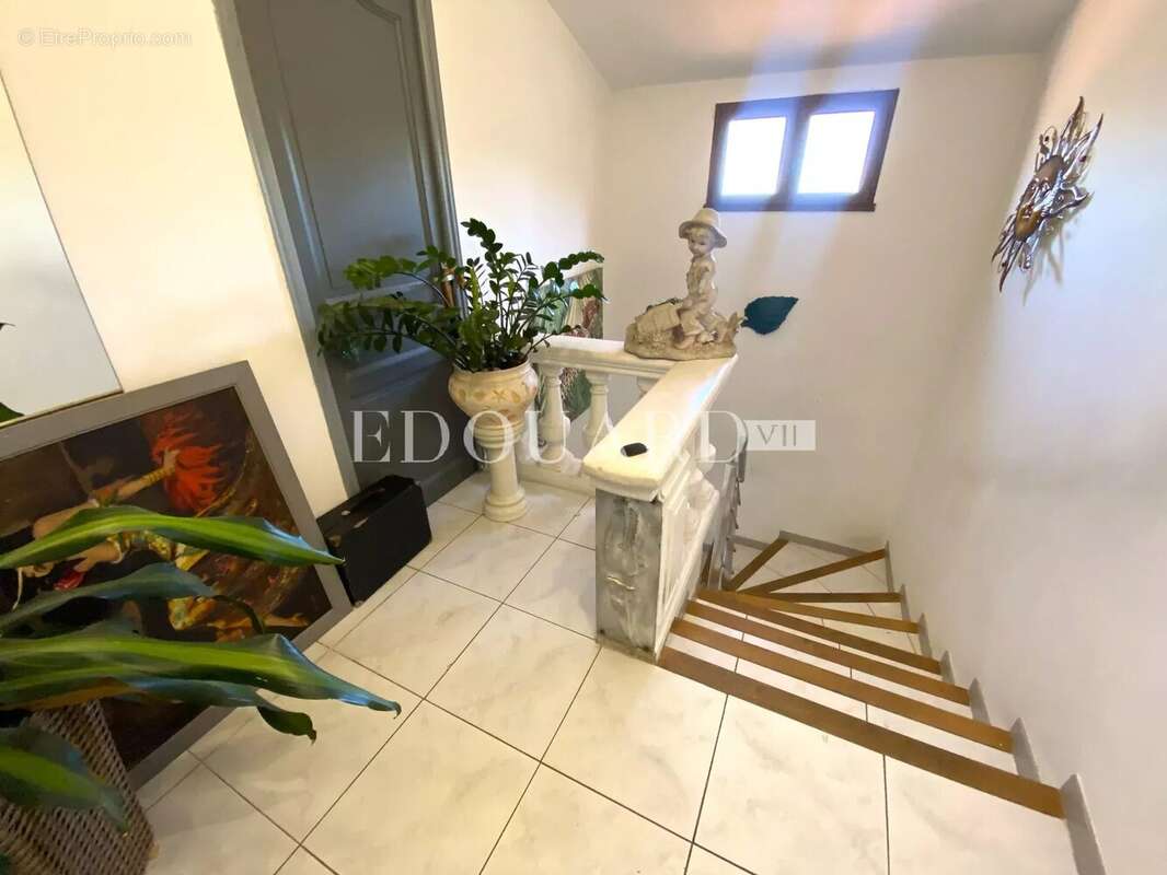 Villa provençale de 350 m² divisée en plusieurs appartements, idéale résidence principale ou investissement locatif - photo 20