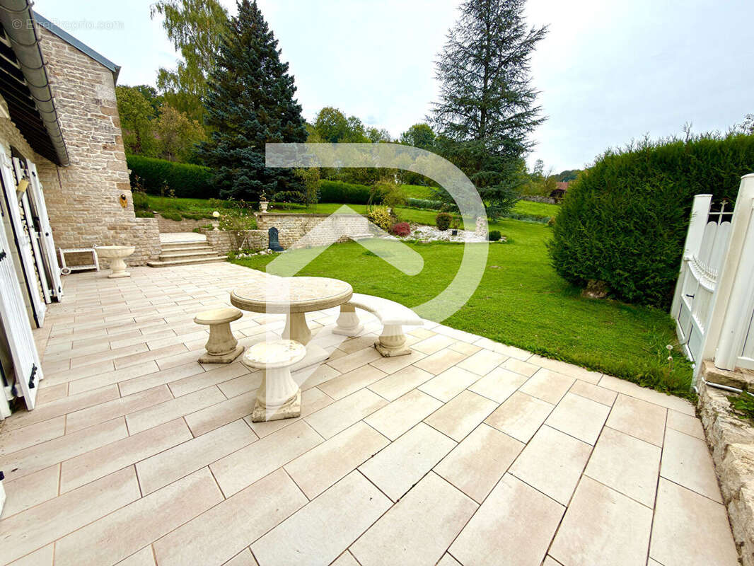 Maison à PERRANCEY-LES-VIEUX-MOULINS