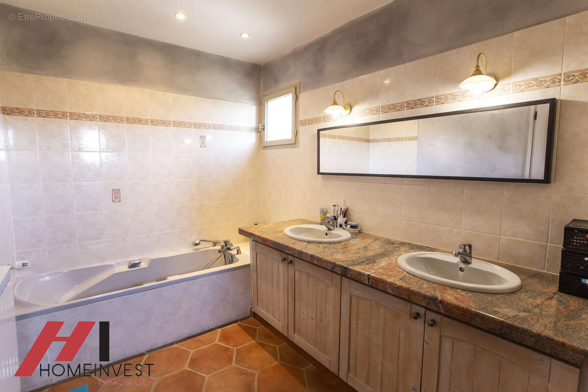 Vue et terrain a couper le souffle pour cette villa - photo 14