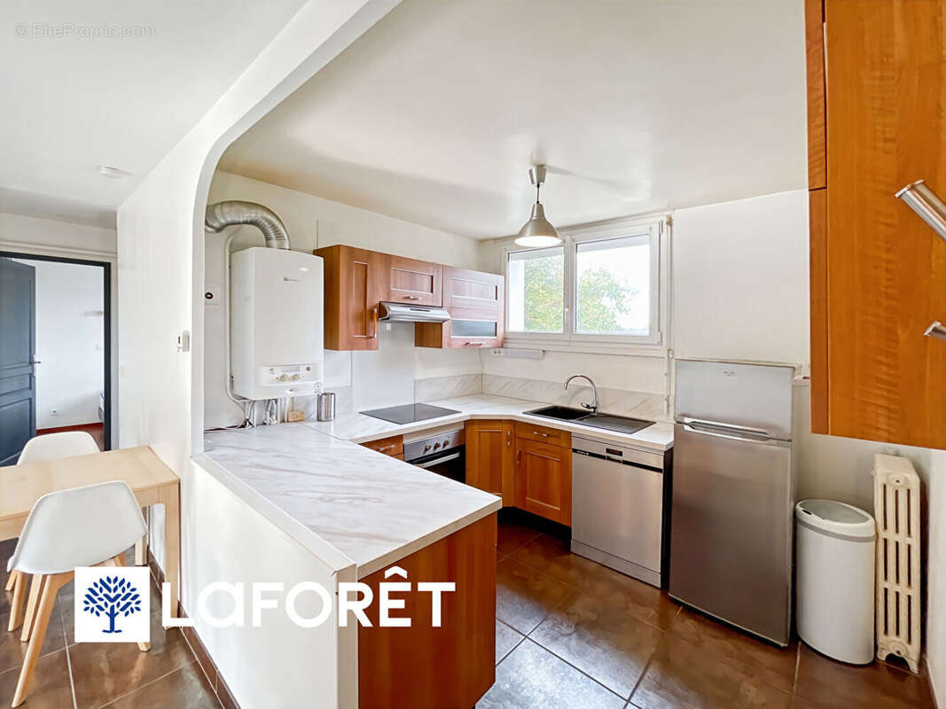 Appartement à SAINTE-GENEVIEVE-DES-BOIS