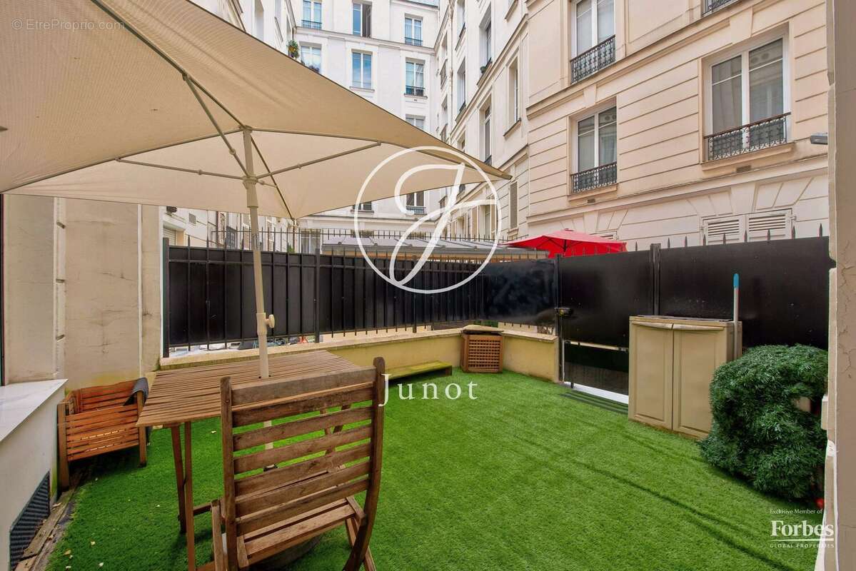 Appartement à PARIS-16E