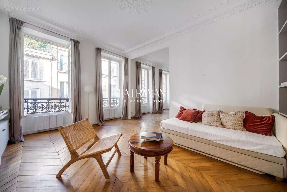 Appartement à PARIS-1E