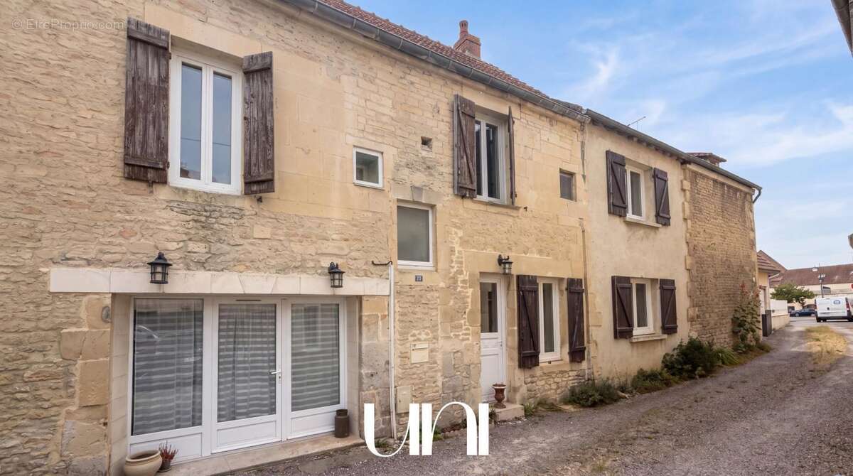 Maison 5 pièces 160 m² en pierre - photo 2