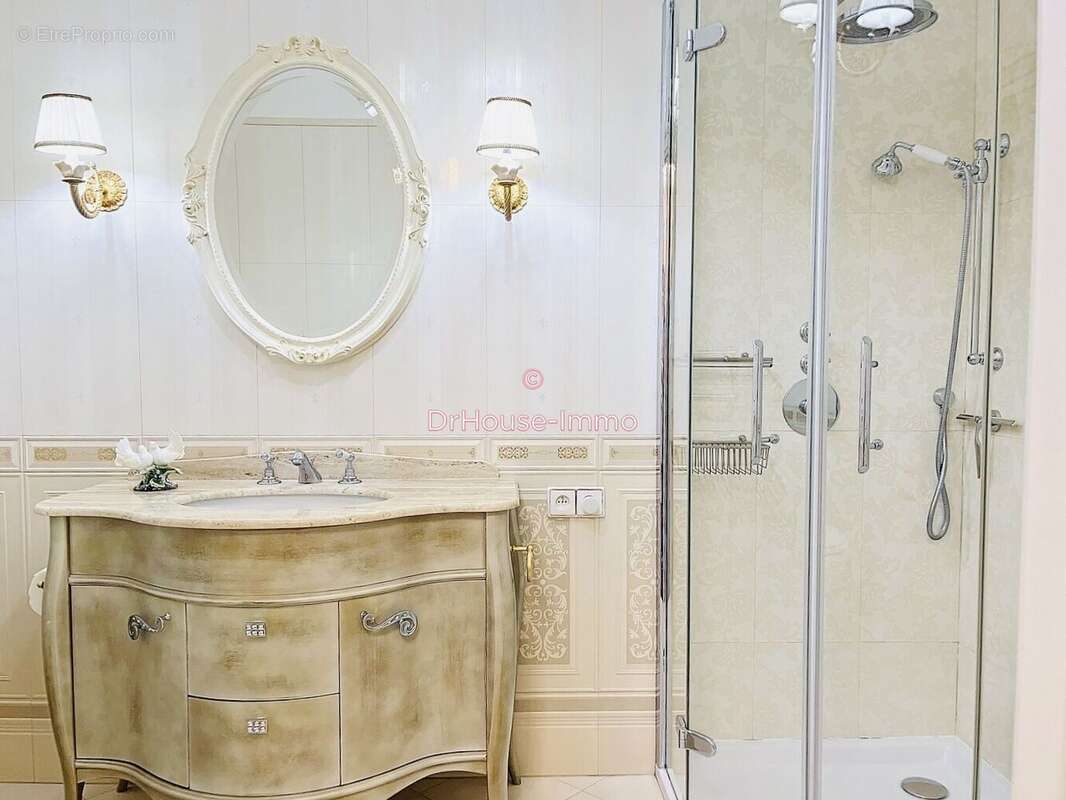Appartement à VALLAURIS