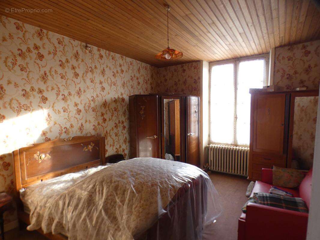 Villac maison en pierre avec 5 800 m² de terrain et  deux grand batiment (210 m² et 95 m²) - photo 6