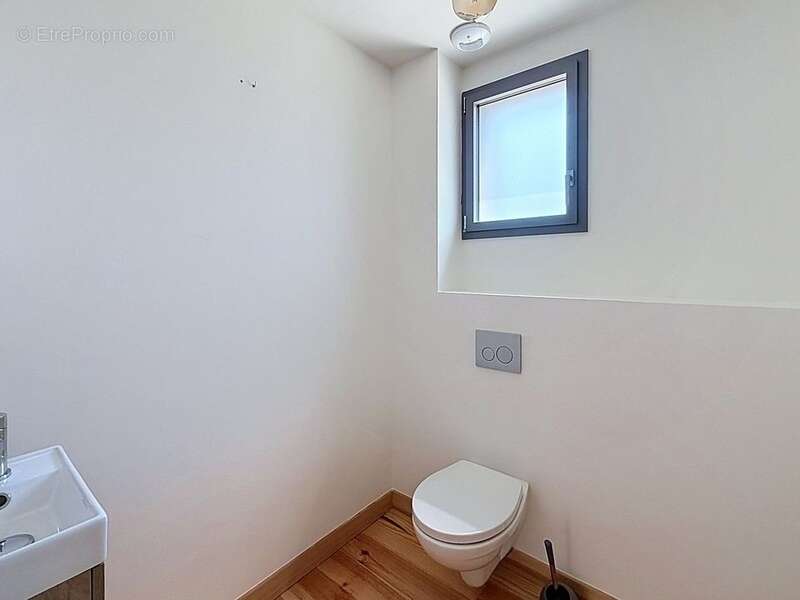 Maison à vendre plain-pied en bois de 149 m², 5 pièces, piscine, 2 garages - BERGERAC (24) - photo 14