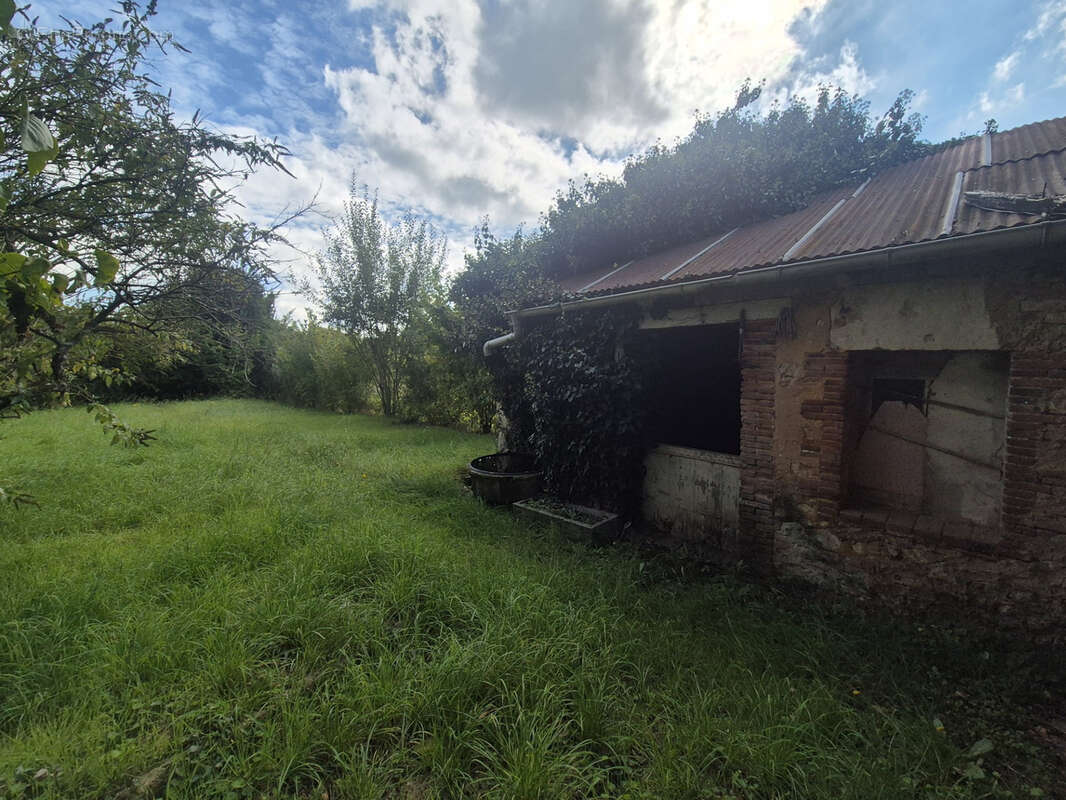Parking à BELLOU-SUR-HUISNE
