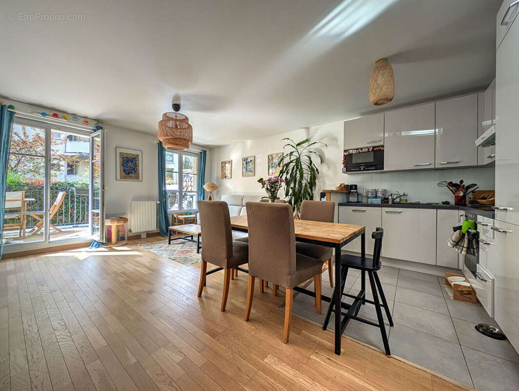 Appartement à LA GARENNE-COLOMBES