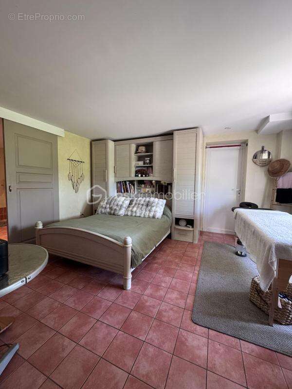 Maison familiale de charme avec dépendances et jardin piscinable - photo 6