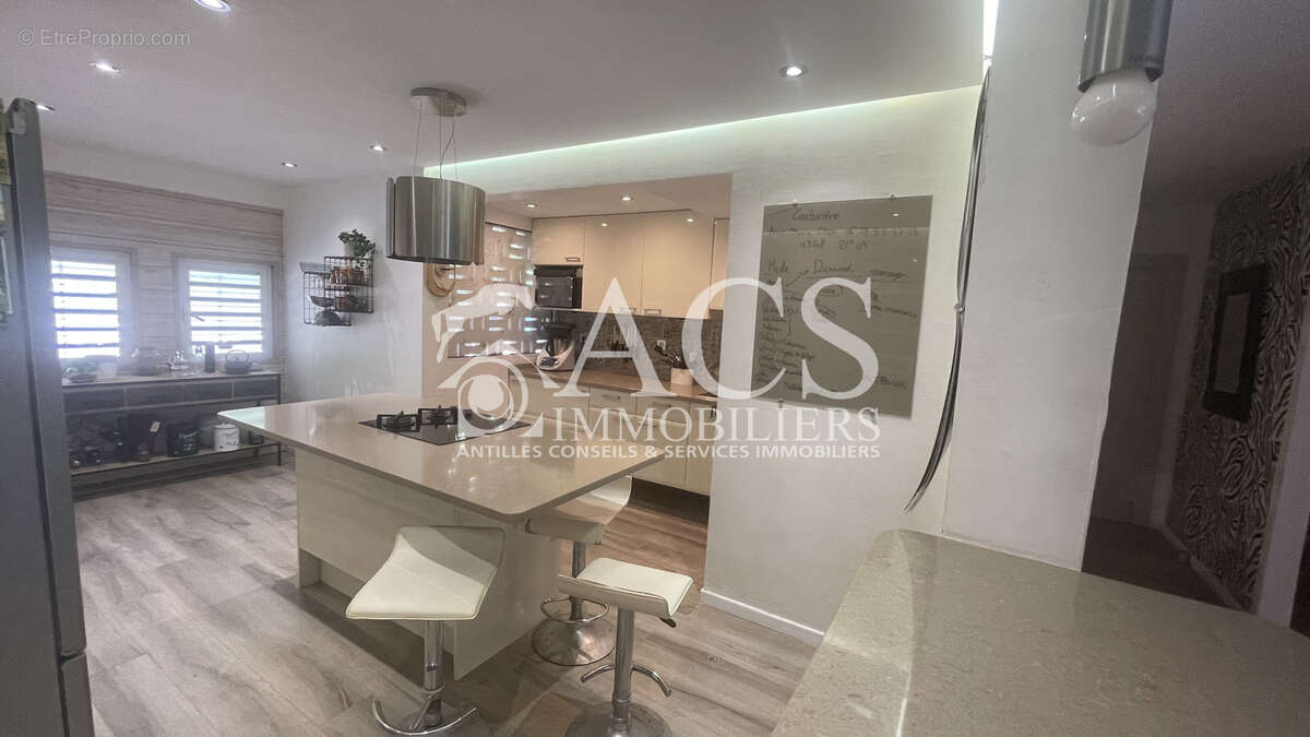 Grand appartement T4 avec piscine couverte - SCHOELCHER - photo 7