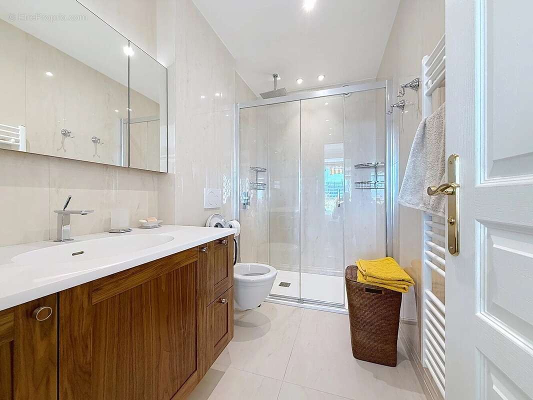 Appartement à VILLENEUVE-LOUBET