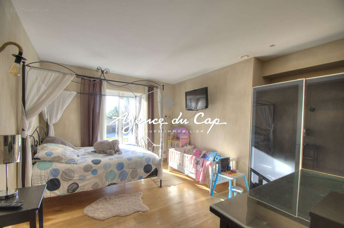 Maison à BAGNOLS-EN-FORET