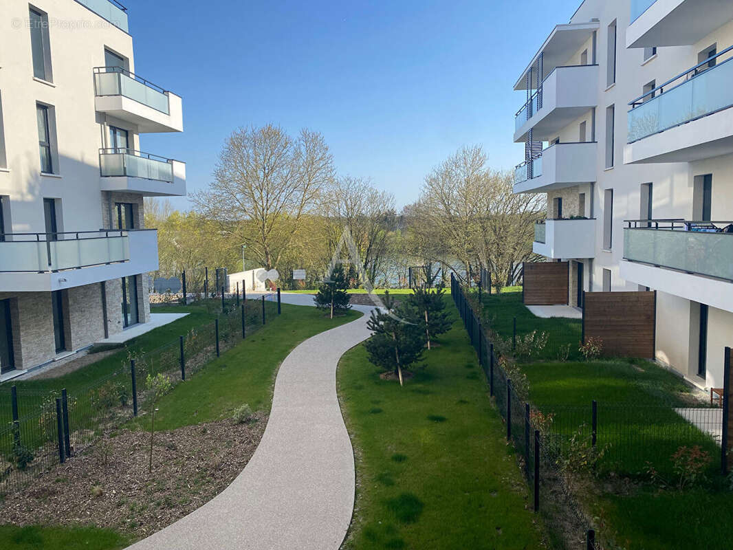 Appartement à SAINT-JEAN-DE-LA-RUELLE