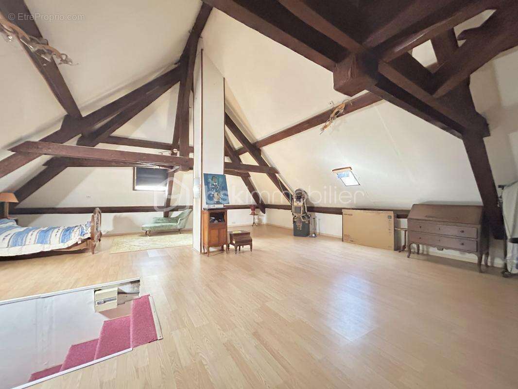 Maison à CHALLES-LES-EAUX