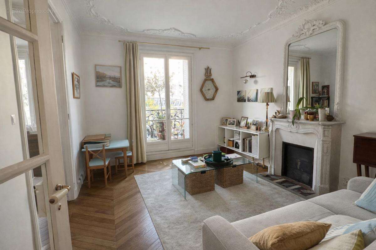 Appartement ancien en parfait état avec balcons, emplacement exceptionnel - photo 2
