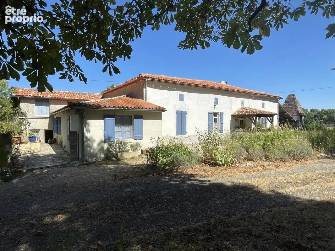 Maison à SAINT-PASTOUR