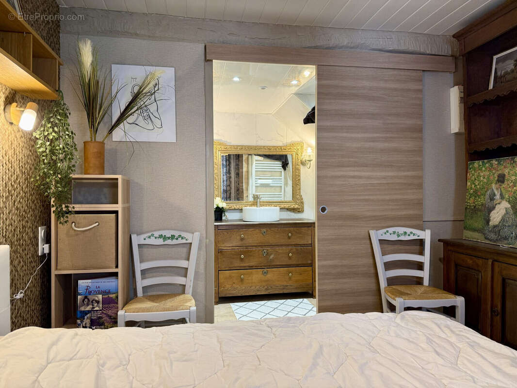 Dickjan POPPEMA de eXp France vous propose une belle petite maison rénovée