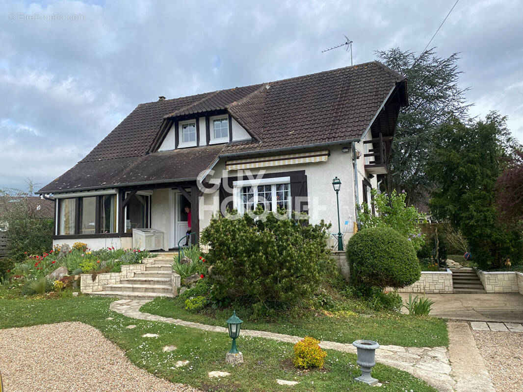 Maison à IVRY-LA-BATAILLE