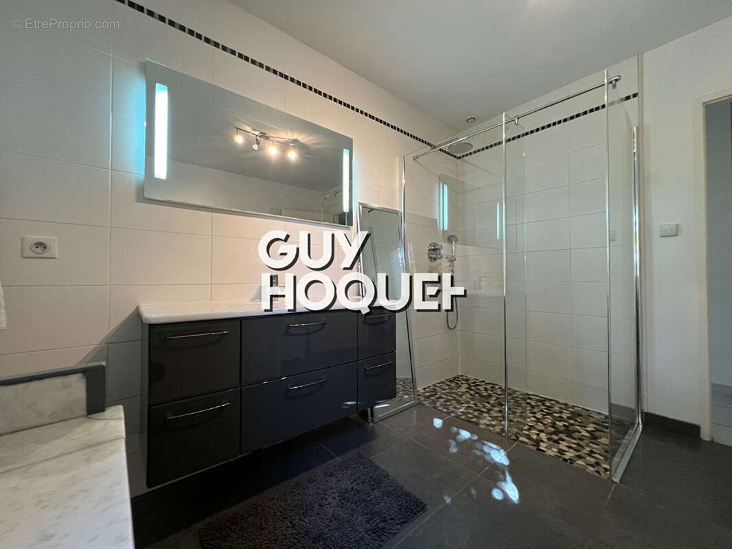 Maison à SAINT-LEGER-LES-PARAY