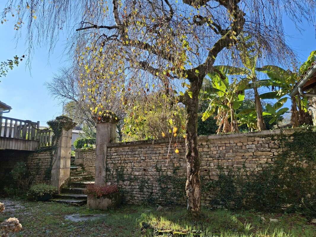 Maison à CHAMPAGNE-MOUTON