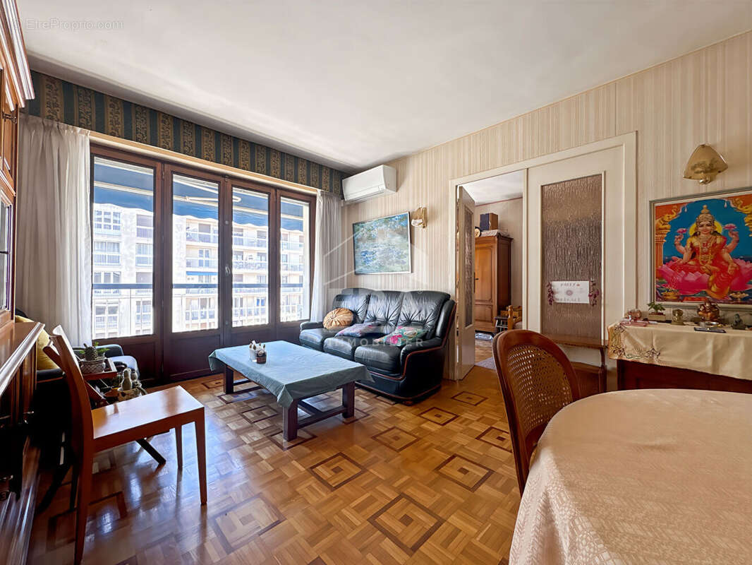 Appartement à MARSEILLE-4E