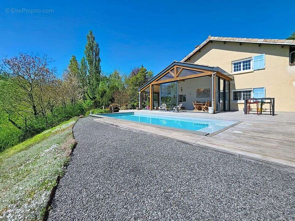Maison à LUZINAY