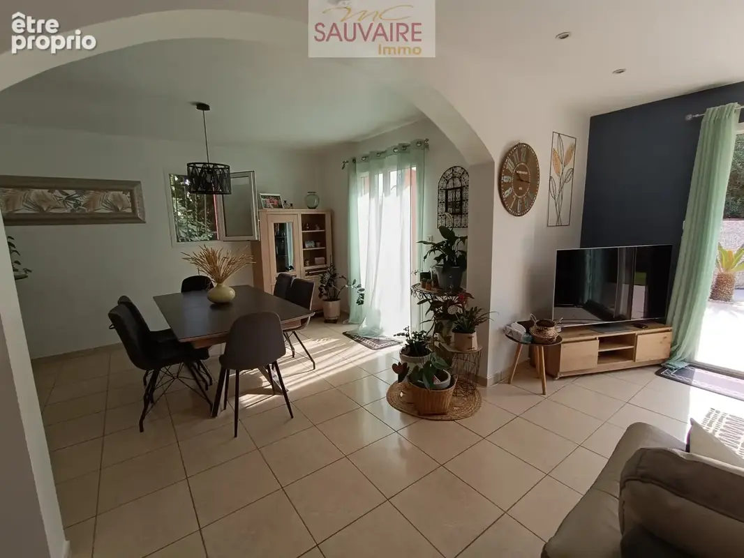 Belle villa 4 faces avec piscine de 145 m2 habitable dans un quartier résidentiel - photo 3