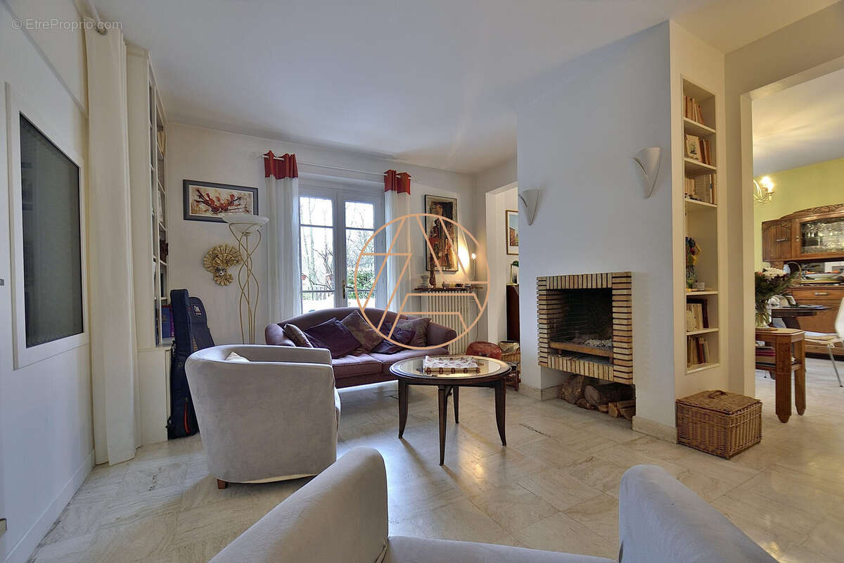 Maison à SAINT-MAUR-DES-FOSSES