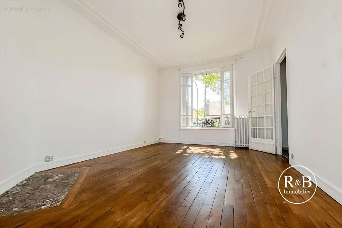 Maison à LES CLAYES-SOUS-BOIS