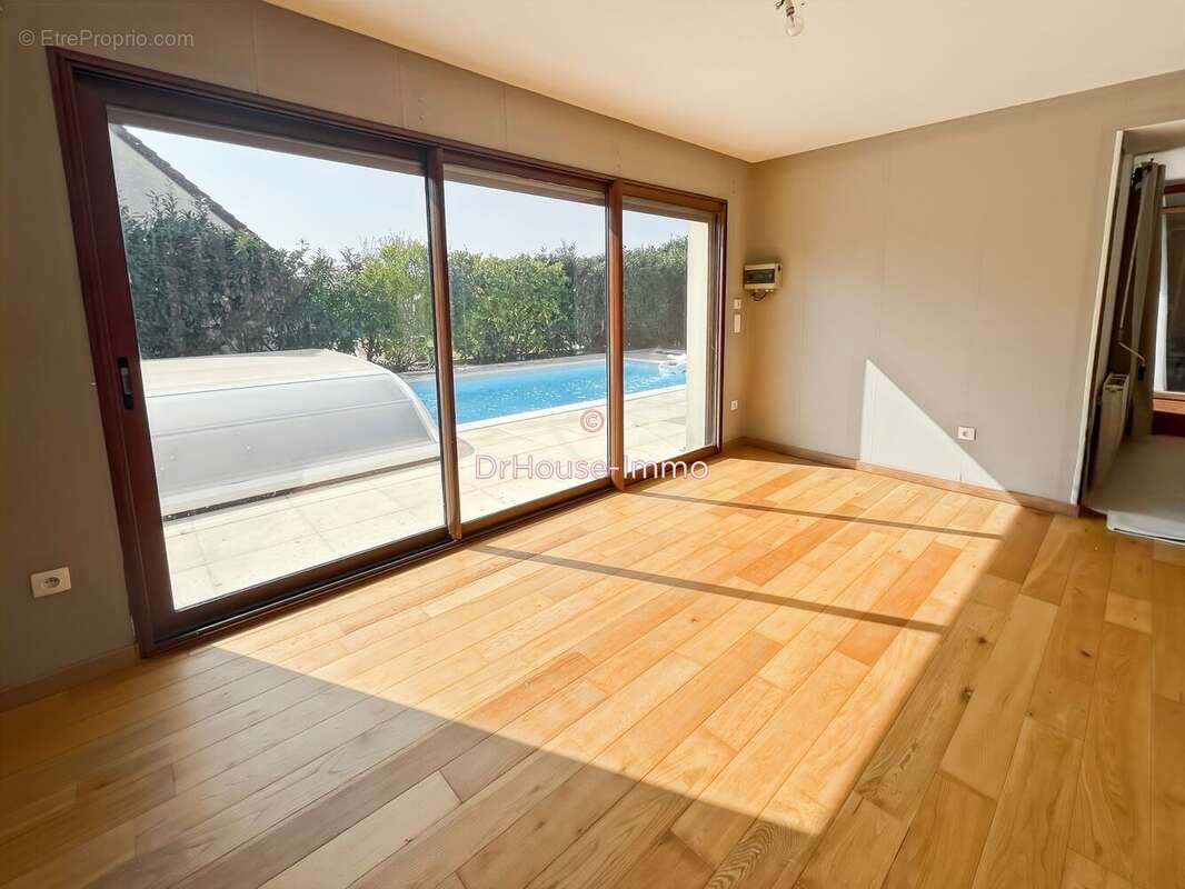 Maison à VAUX-LE-PENIL