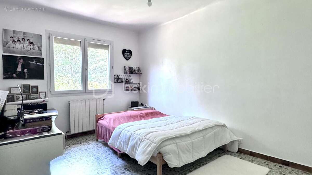 Achat Maison de plain-pied 4 chambres de 127 m² avec Terrain de 1478 m² – Piscine – Garage – Camps-la-Source (83170) - photo 13