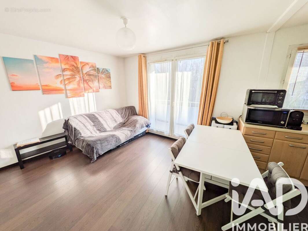 Photo 2 - Appartement à SAINT-THIBAULT-DES-VIGNES