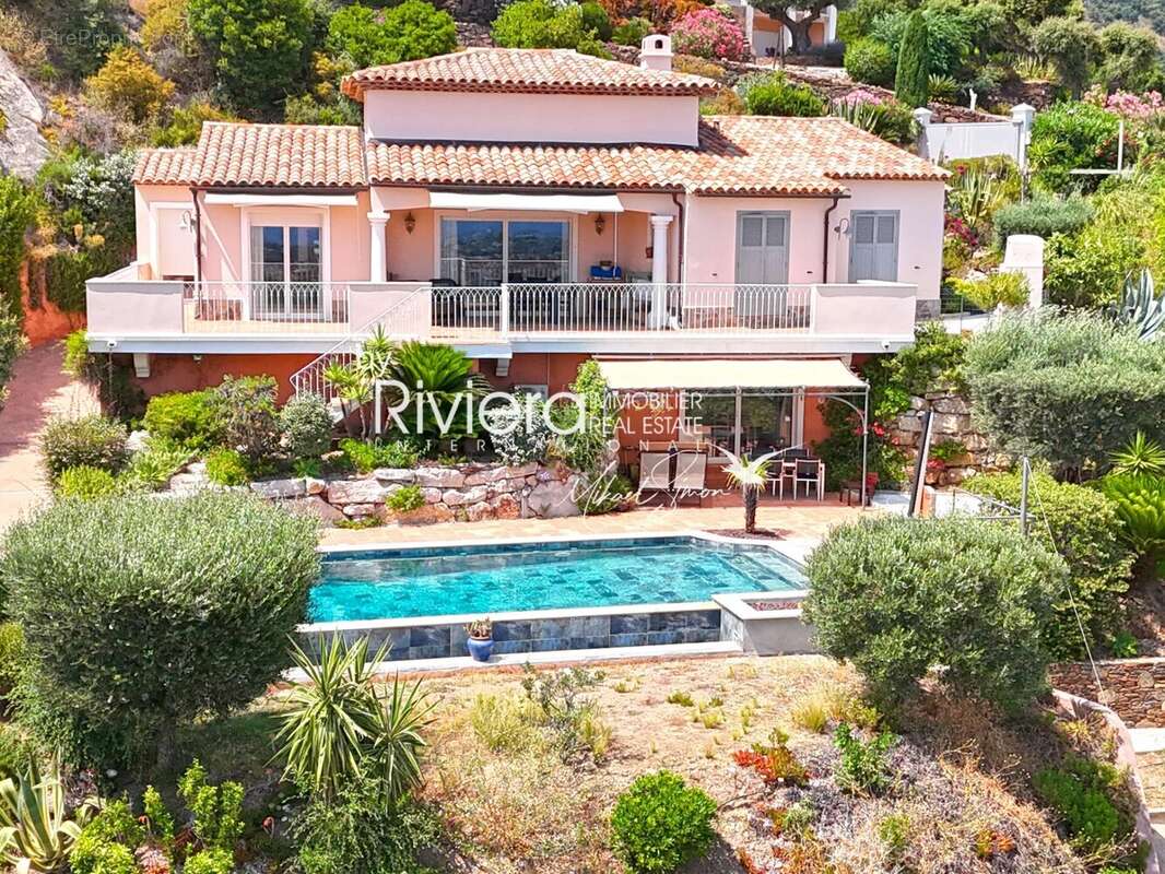 VUE MER PANORAMIQUE - Propriété avec piscine à débordement.. - photo 2