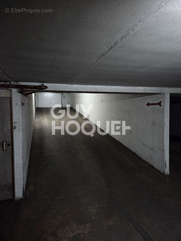 Parking à PARIS-16E