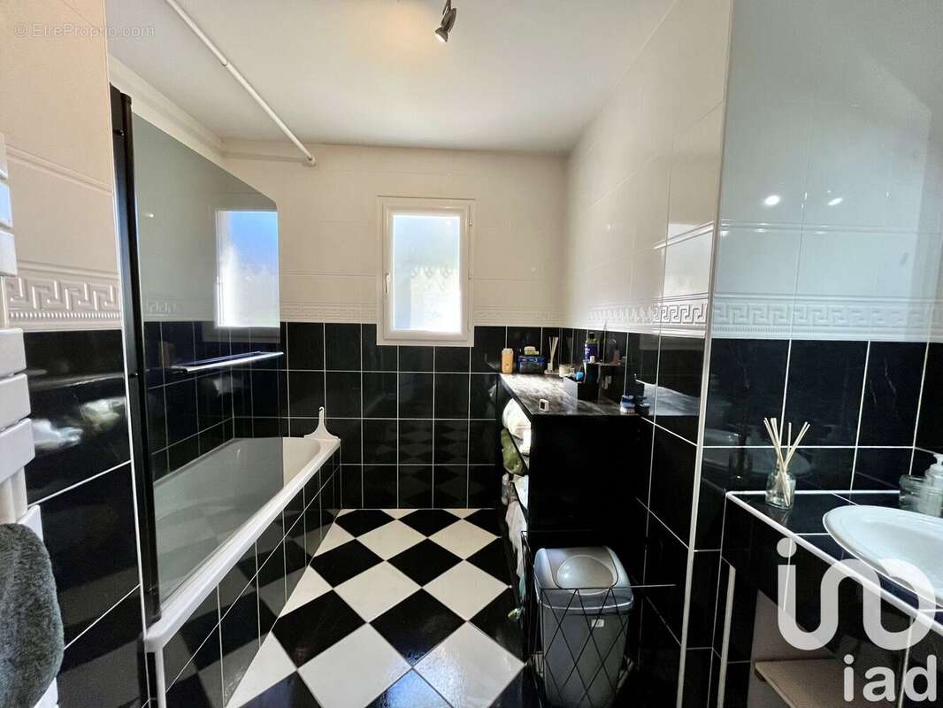 Photo 8 - Maison à SAINT-MORILLON