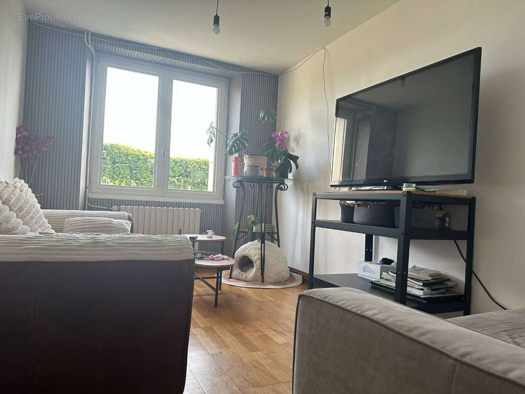 Maison à SAINT-LAMBERT-DU-LATTAY