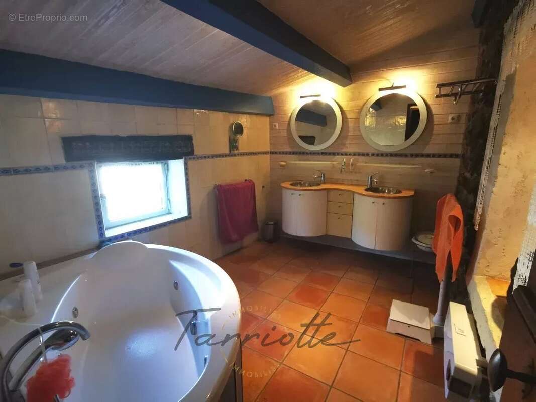 Maison à SAINT-MARTIN-SUR-LAVEZON