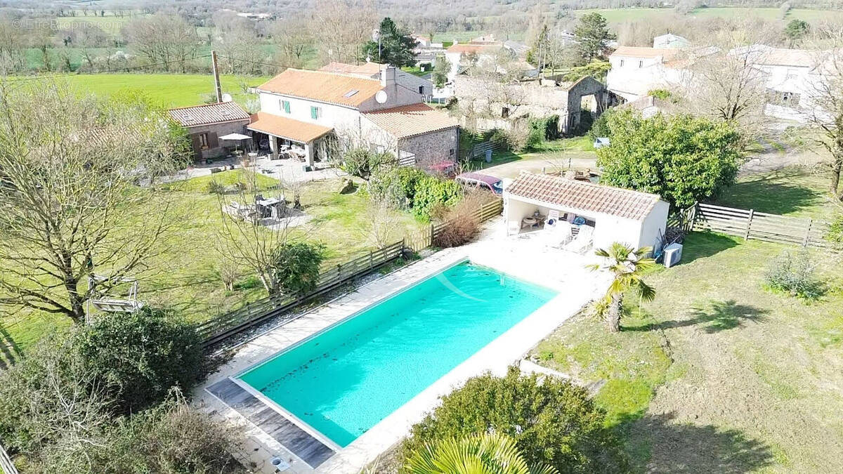 Maison à LE POIRE-SUR-VIE