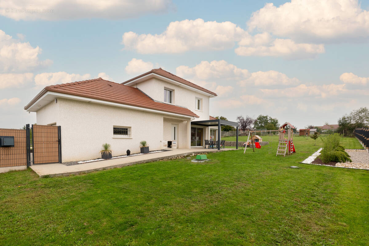 Maison à LA BATIE-DIVISIN