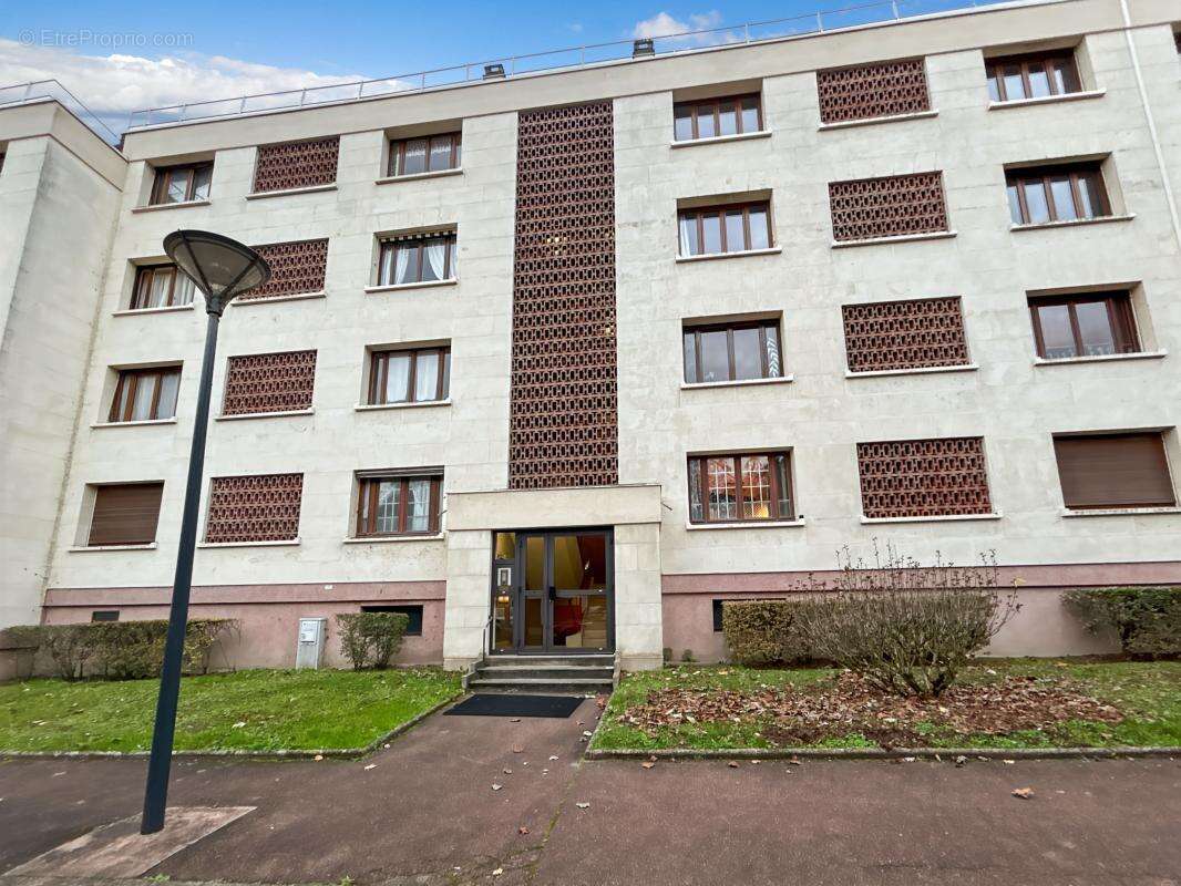 Appartement à LA CHAPELLE-SAINT-MESMIN