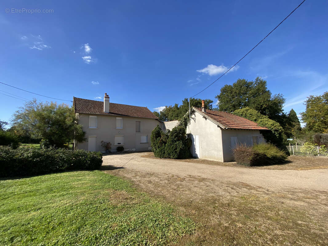 Maison à COSSAYE