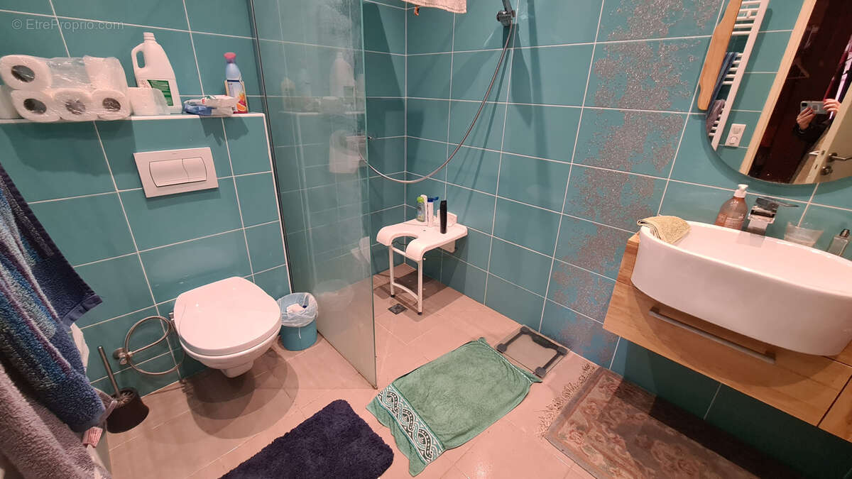 Commerce à GREOLIERES