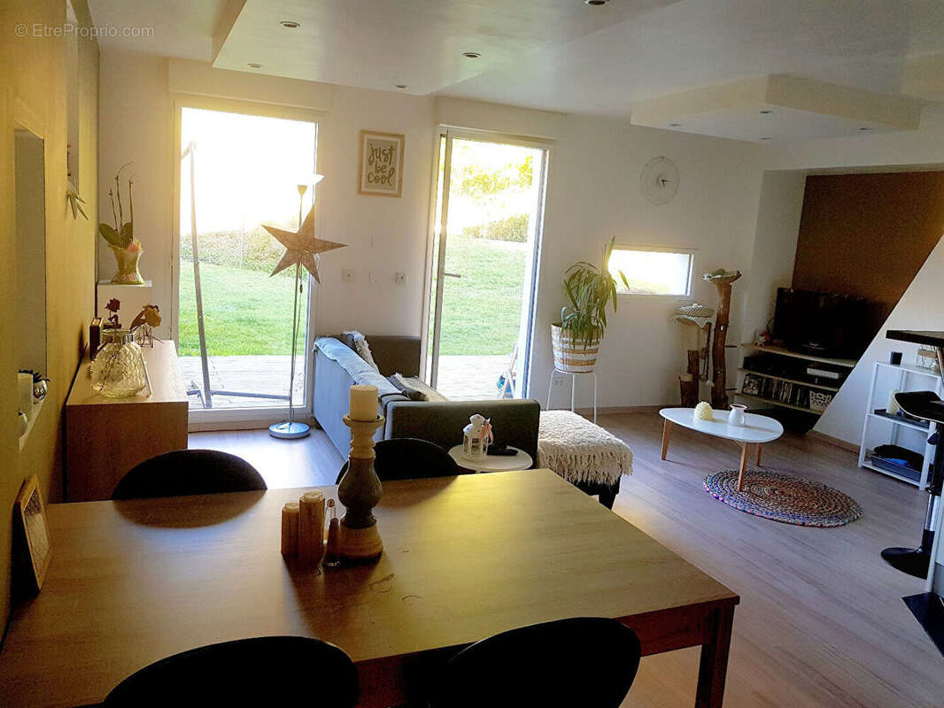 Appartement à LAY-SAINT-CHRISTOPHE