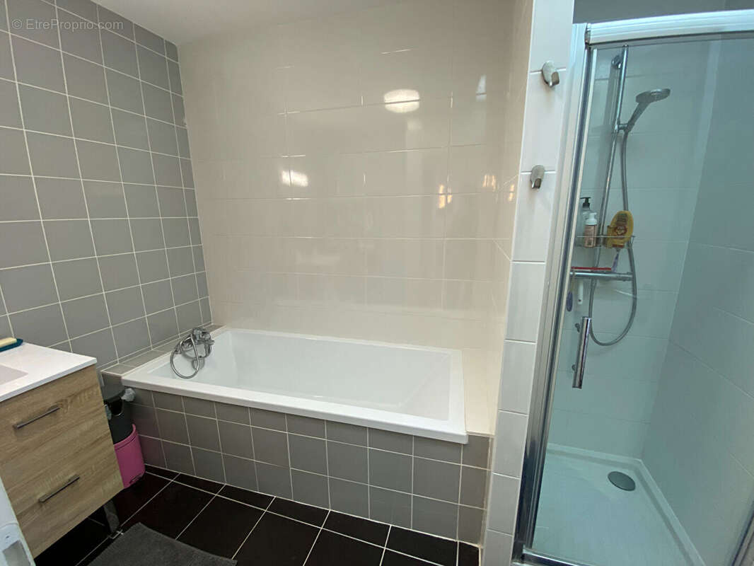 SAINT DENIS - très belle Villa de 2018 - 6 chambres - 153 m2 - photo 9