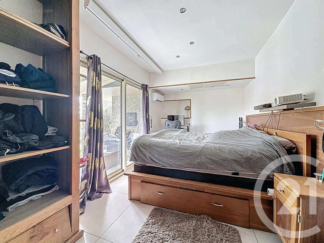 Maison 193 m² à Cour-Et-Buis  - photo 7